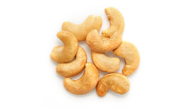 Yupik Organic Dry Roasted Cashews, 2.2 lb (35.2 oz), Kosher, Gluten-Free, Non-GMO, Vegan, Crunchy Nuts, Unsalted, Lightly Roasted, Oil-Free, Source of Protein & Iron, Nutritious, Healthy Snacks
