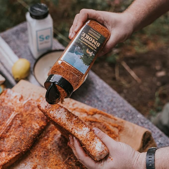 Spiceology & Derek Wolf - Tennessee Smoke BBQ Seasoning - American Barbeque Rubs, Seasonings and Spice Blends - Use On: Steaks, Brisket, Pork, Chicken Wings, Roasted Jackfruit, Venison, Elk or Salmon - 22 oz