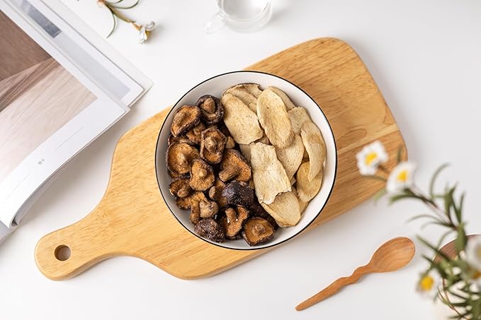 VIGOROUS MOUNTAINS Mushroom Chips Veggie Snacks, Dried Shiitake and King Oyster Good Salted Crisp Mix, Grocery Vegetable Snack Chip 8.82 Oz, 250 g