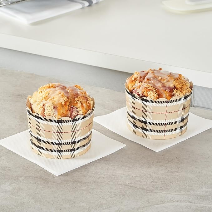 Panificio 10 Ounce Cupcake Wrappers, 200 Scalloped Baking Cups - Oven-Ready, Greaseproof, Plaid Paper Cupcake Liners, Disposable, For Birthdays, Baby Showers, Or Weddings - Restaurantware