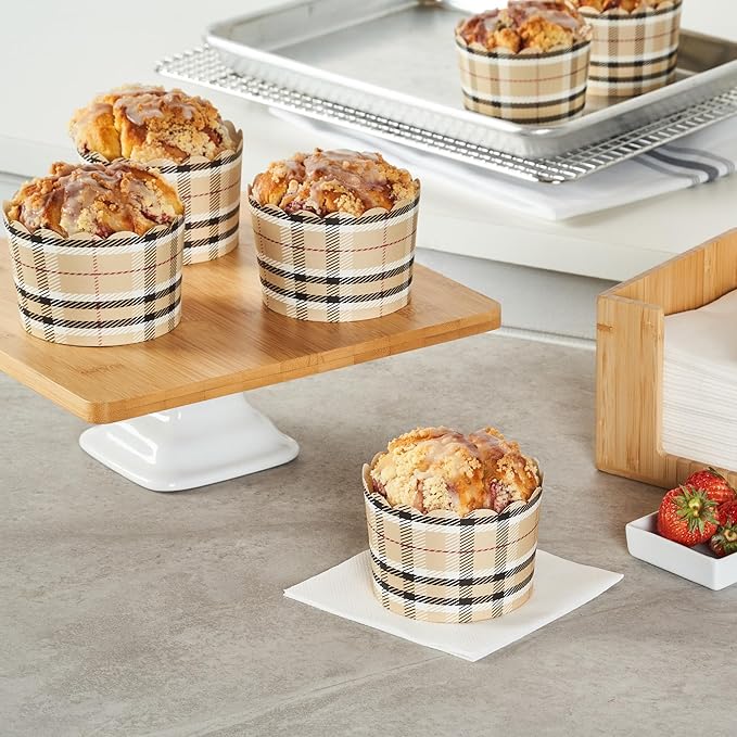 Panificio 10 Ounce Cupcake Wrappers, 200 Scalloped Baking Cups - Oven-Ready, Greaseproof, Plaid Paper Cupcake Liners, Disposable, For Birthdays, Baby Showers, Or Weddings - Restaurantware