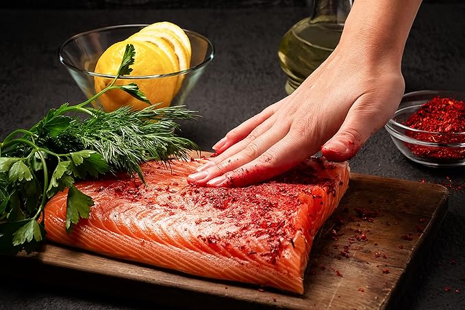 King Red Salmon Rub ??Classic Potlatch Seasoning Dry Spice Blend - Grilled Salmon, Seafood and Veggies ??All Natural, Gluten-Free, Keto, Low Salt and No MSG ??3oz Fresh-Sealed Pouch in Reusable Tin
