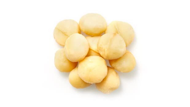 Yupik Macadamia Nuts, Whole Raw, 2.2 lb (35.2 oz), Gluten-Free, Kosher, Unsalted, Unroasted, Oil-Free, Creamy Flavor, High Fiber, Healthy Snacks, Perfect for Baking & Cooking