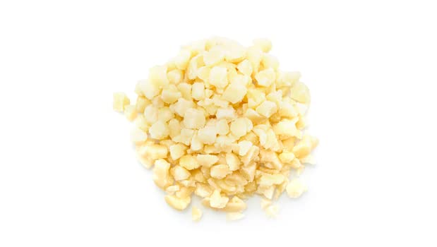 Yupik Blanched Diced Almonds, 2.2 lb (35.2 oz), Kosher, Unsalted, Skinless, Oil-Free, Chopped Nuts, Crunchy Snacks, Source of Fiber, Nut Topping & Inclusion, Ideal for Baking & Cooking