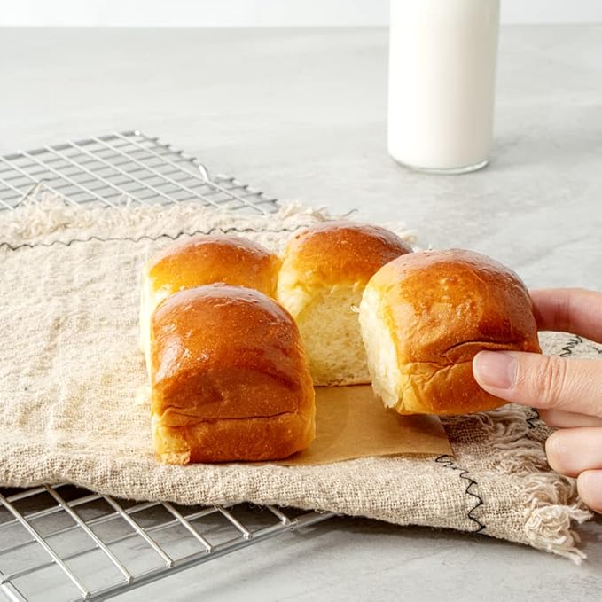 Restaurantware Pastry Tek 4 x 4 Inch Parchment Paper Sheets 1000 Greaseproof Baking Sheets For Oven - Pre-cut Double-Sided Silicone Coating Unbleached Paper Nonstick Baking Sheets Reusable