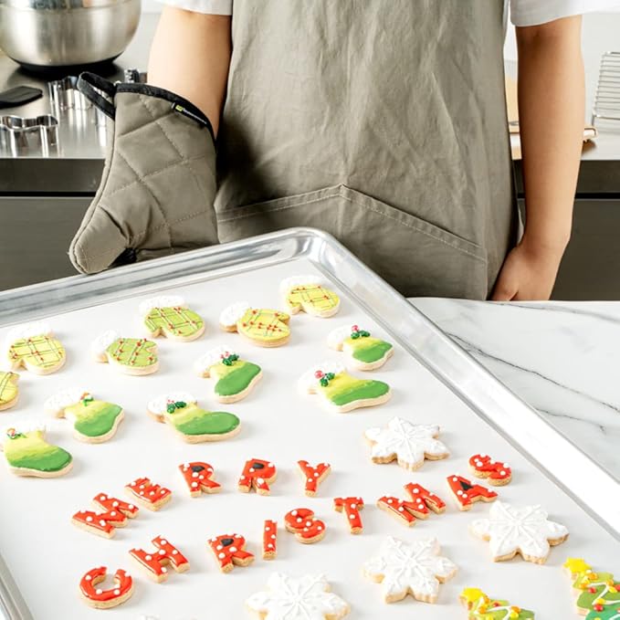 Restaurantware Pastry Tek 16 x 24 Inch Parchment Paper Sheets 1000 Greaseproof Baking Sheets For Oven - Pre-Cut Double-Sided Silicone Coating White Paper Nonstick Baking Sheets Full-Size