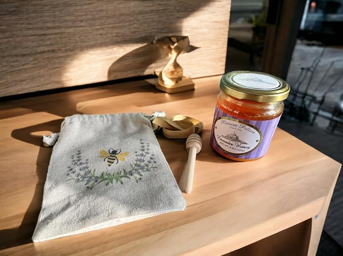 Maison Peltier 100% Unpasteurized French Raw Lavender Honey 8.8 oz - Luxury Gift Set with Wooden Honey Dipper and Chic Storage Bag - Sourced from Provence, France - Perfect for Gifting or Culinary Use