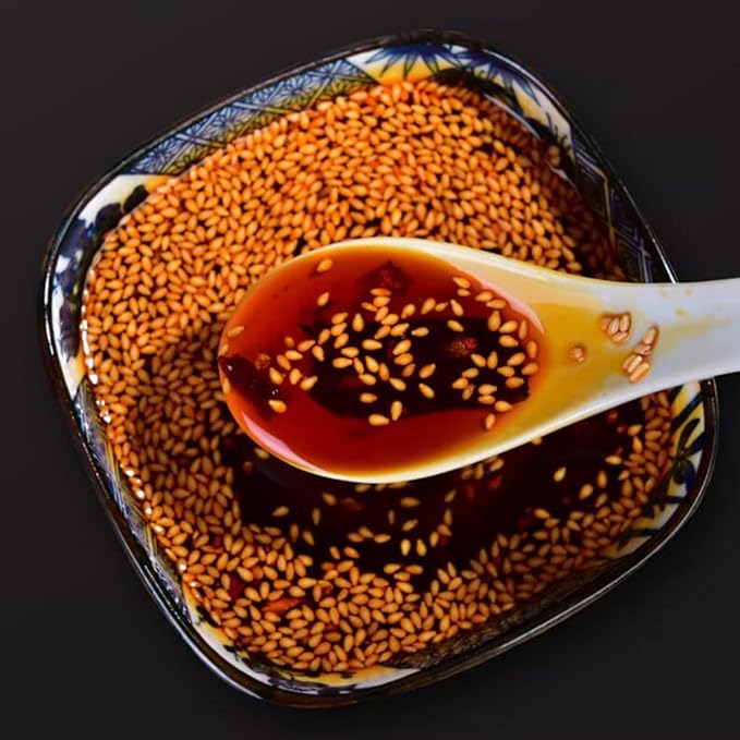 Chili oil, hot sesame oil, spicy chili oil, Chinese pepper oil noodle cooking, 14.81 ounce bottle with crispy chili chips, crispy fried chili skin, crispy/vegan/everything is good (fragrant hot)