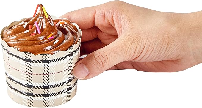 Panificio 6 Ounce Cupcake Wrappers, 200 Scalloped Baking Cups - Oven-Ready, Greaseproof, Plaid Paper Cupcake Liners, Disposable, For Birthdays, Baby Showers, Or Weddings - Restaurantware