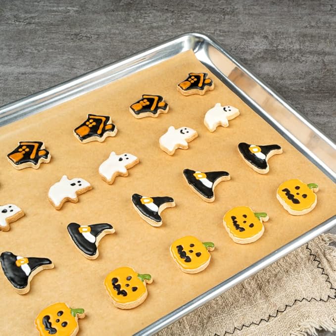 Restaurantware Pastry Tek 12 x 16 Inch Parchment Paper Sheets 1000 Greaseproof Baking Sheets For Oven - Pre-Cut Double-Sided Silicone Coating Unbleached Paper Nonstick Baking Sheets Half-Size