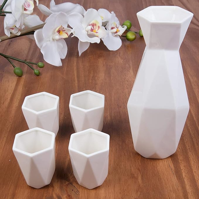 D'Eco 5 Piece Traditional Porcelain Japanese Sake Set, White - 1 Tokkuri Bottle (18 oz) and 4 Ochko Cups - Unique Modern Design - Great Gift Set for Weddings or Housewarmings