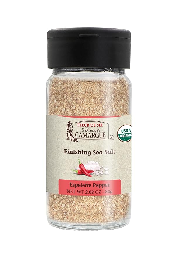 Le Saunier de Camargue Fleur de Sel with Espelette Chili – French Sea Salt Finishing Salt with Mild Chili Pepper – Gourmet Hand-Harvested Flaky Salt in Glass Shaker – 80g