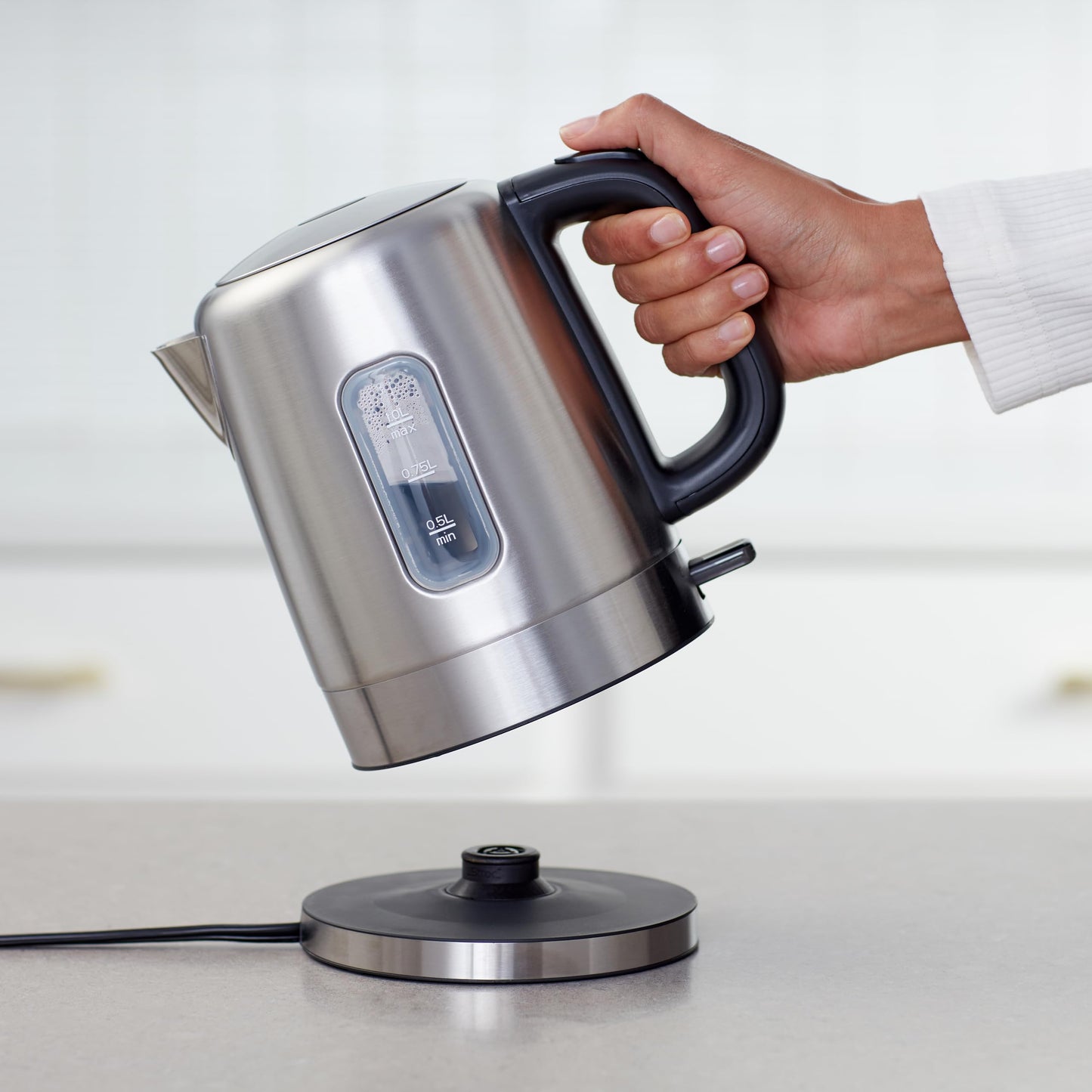 Amazon Basics Electric Stainless Steel Kettle for Tea and Coffee, BPA-Free, Fast Boiling, Auto