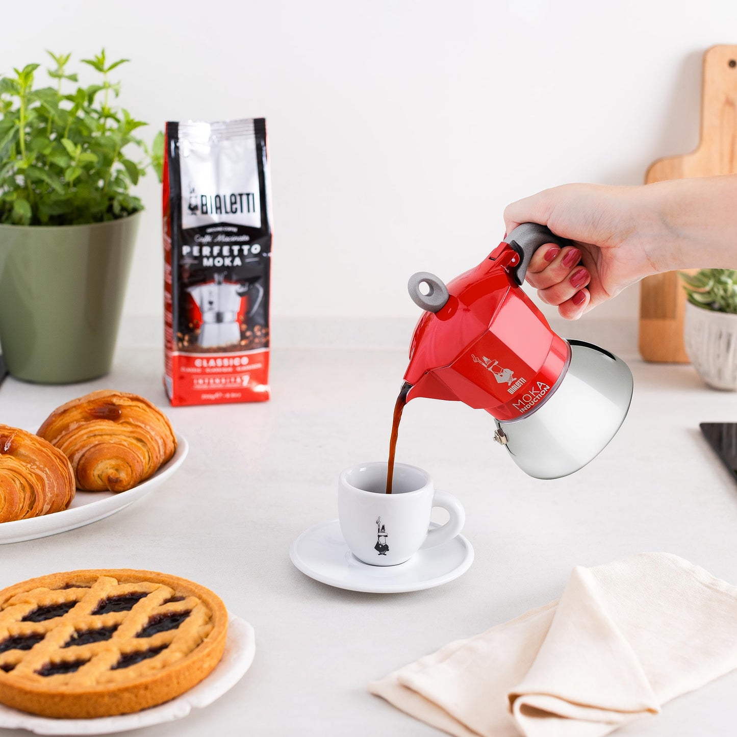 Bialetti - Moka Induction, Moka Pot, Suitable for all Types of Hobs, 4 Cups Espresso (5.7 Oz), Red