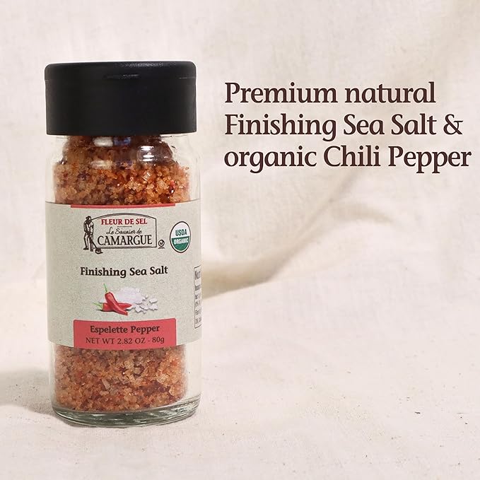 Le Saunier de Camargue Fleur de Sel with Espelette Chili – French Sea Salt Finishing Salt with Mild Chili Pepper – Gourmet Hand-Harvested Flaky Salt in Glass Shaker – 80g