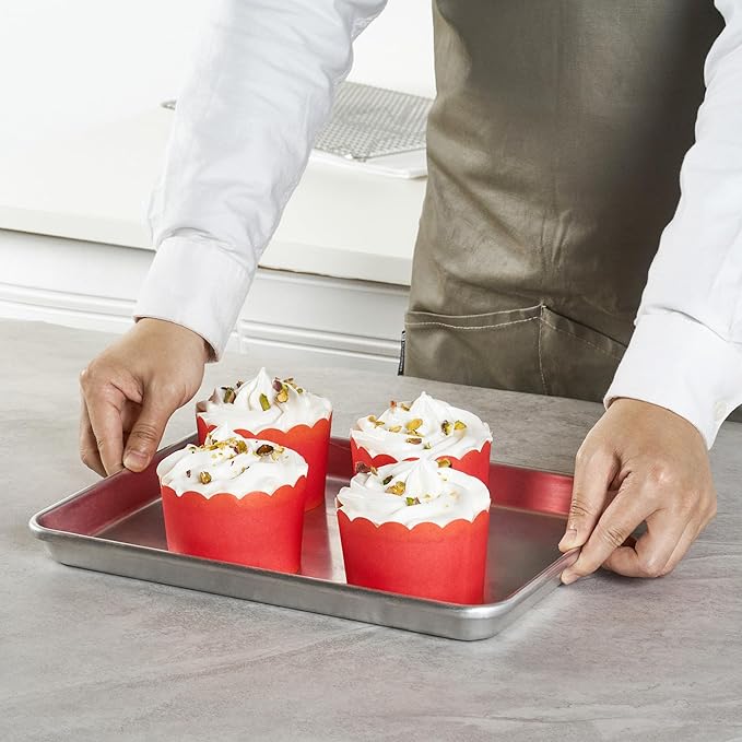 Panificio 10 Ounce Cupcake Wrappers, 200 Scalloped Baking Cups - Oven-Ready, Greaseproof, Red Paper Cupcake Liners, Disposable, For Birthdays, Baby Showers, Or Weddings - Restaurantware