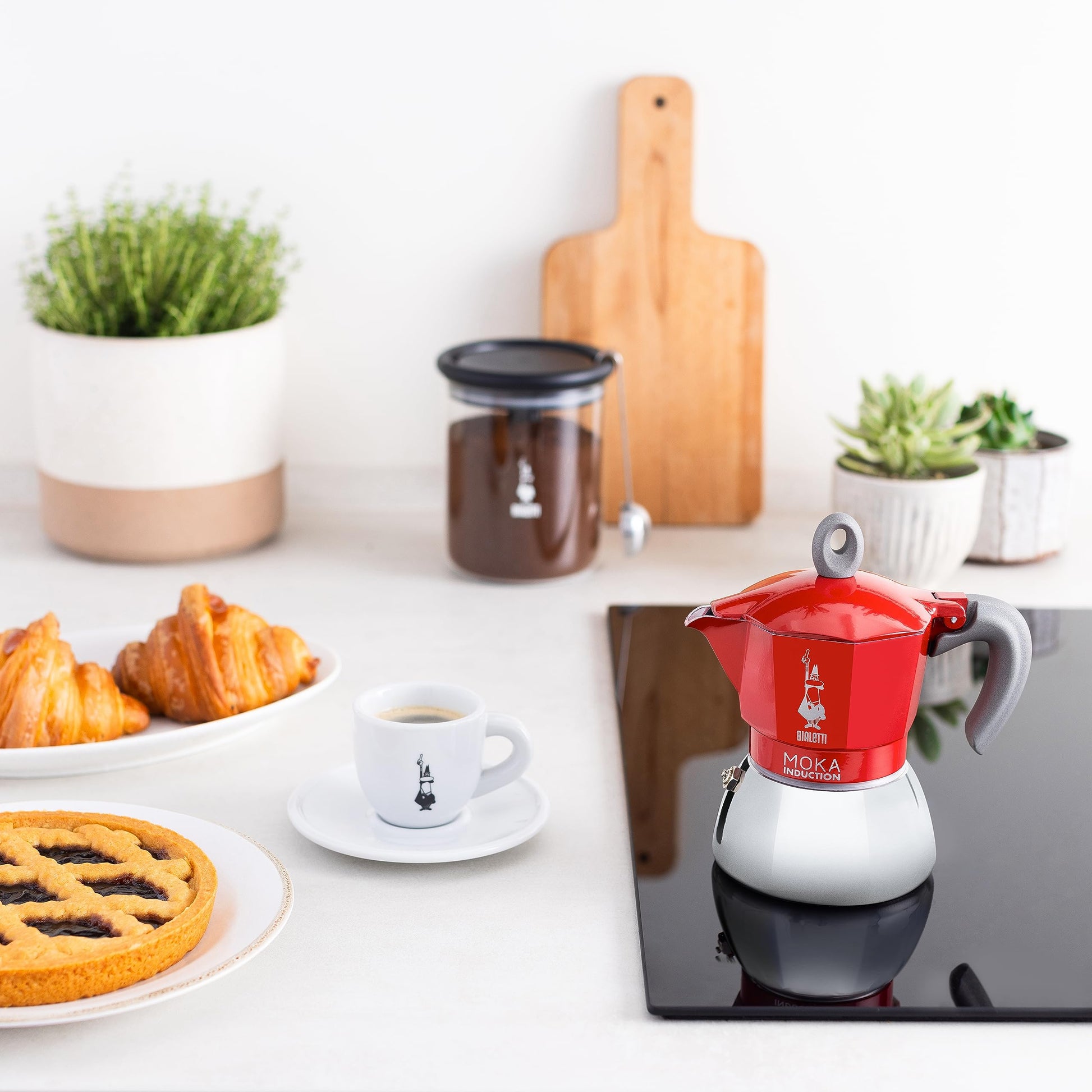 Bialetti - Moka Induction, Moka Pot, Suitable for all Types of Hobs, 4 Cups Espresso (5.7 Oz), Red