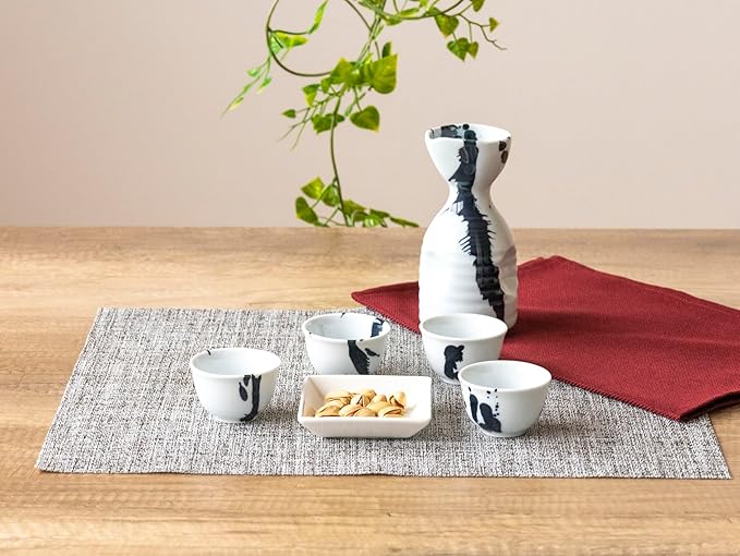Arita Ceramic Sake Set [Made in Japan/Brush Stroke]: 1 Sake Carafe and 4 Sake Cups in Gift Box