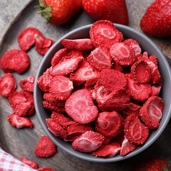 Freeze-Dried Strawberry Slices 5.6oz Jar - 100% Natural Crispy Strawberry Fruit Snack, Vegan, Non-GMO, Dried Berry for Baking, Smoothies, Yogurt & Oatmeal Topping (160g)