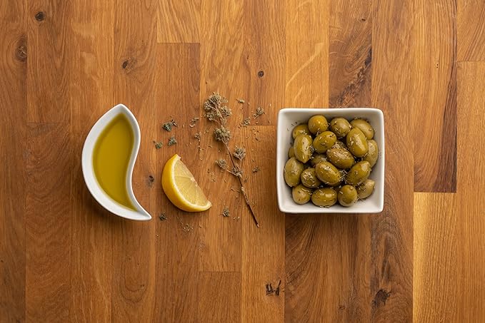 Pack of 4 Green Olives in Vacuum Bag , Marinated Olives in Savory Lemon Juice, Freshly Sealed Olives with Extra Virgin Oil 4X200g